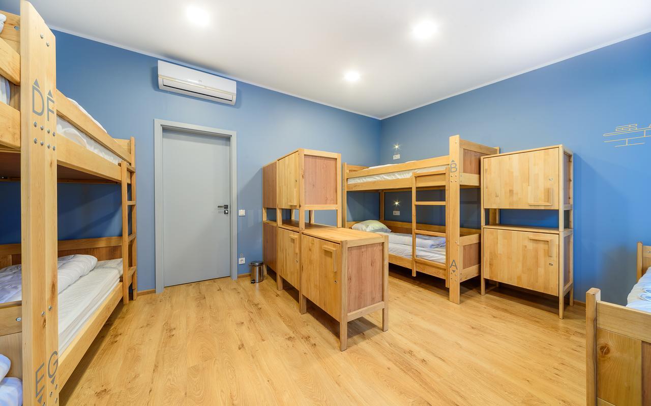 Friday Hostel Odessa Ngoại thất bức ảnh
